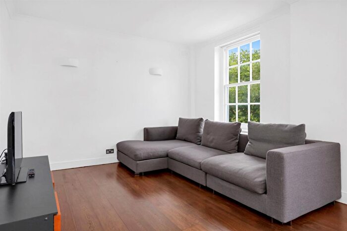 3 Bedroom Flat To Rent In Grove End Road, London, NW8