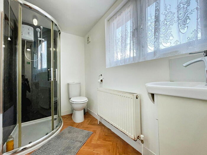 1 Bedroom House Of Multiple Occupation To Rent In Ernald Avenue, London, E6