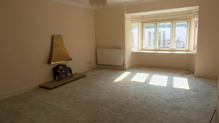 1 Bedroom Property To Rent In East Street, Crewkerne, TA18