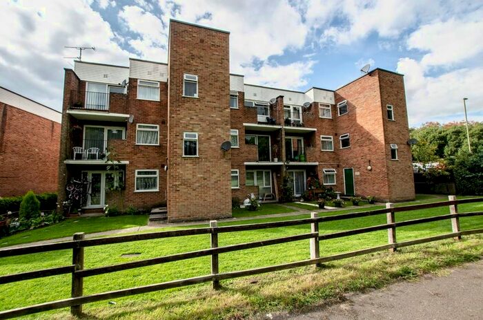 2 Bedroom Flat To Rent In Bracken Crescent, Bishopstoke, Eastleigh, SO50