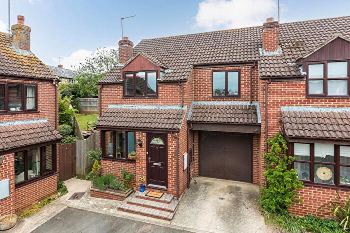 3 Bedroom End Of Terrace House For Sale In Manor Close, Middleton Cheney, Banbury, OX17