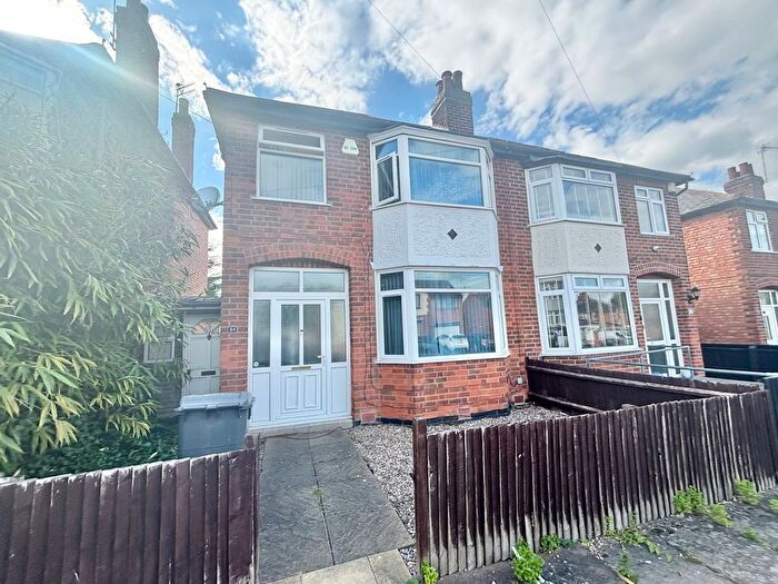 3 Bedroom Town House To Rent In Essex Road, Leicester, LE4