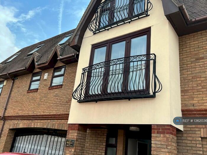 3 Bedroom Flat To Rent In Thundersley Park Road, Benfleet, SS7