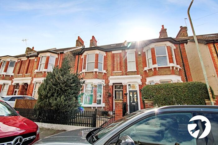 1 Bedroom Flat To Rent In Kent Road, Gravesend, Kent, DA11
