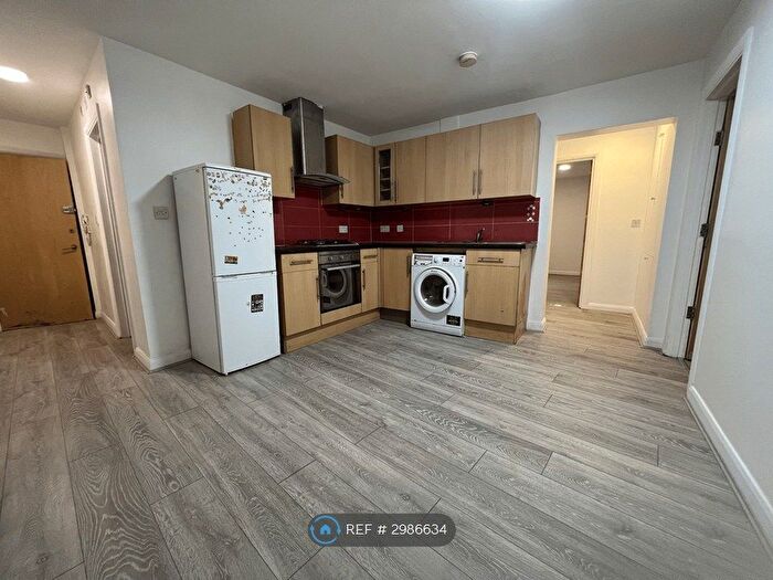 2 Bedroom Flat To Rent In Ivory Court, London, E9