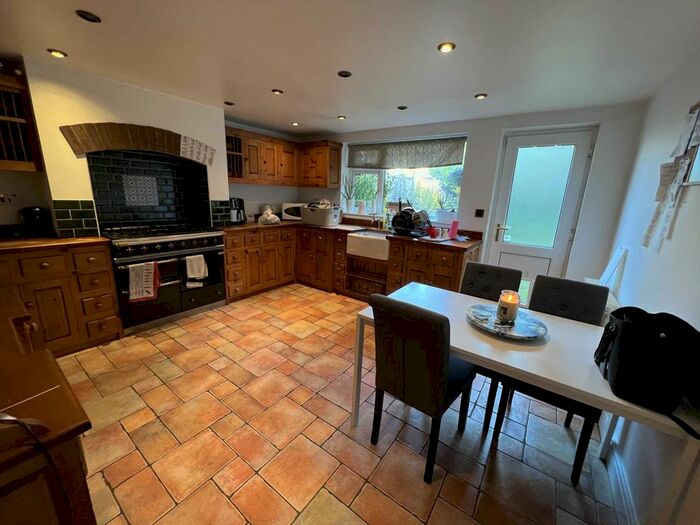 3 Bedroom Semi-Detached House To Rent In Sunridge Avenue, Luton, LU2