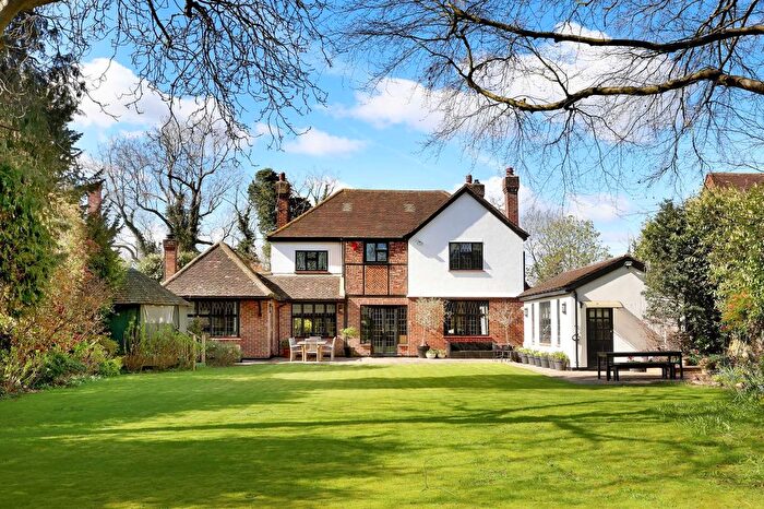 5 Bedroom Country House For Sale In Lent Rise Road, Burnham, Buckinghamshire, SL1