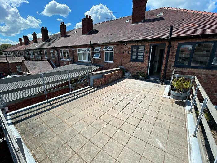 2 Bedroom Apartment To Rent In Cross Street, Sale, M33