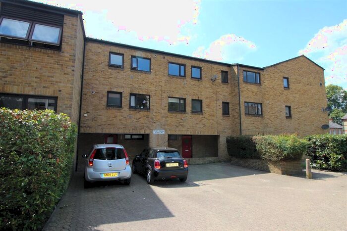 1 Bedroom Flat To Rent In Cross Road, Uxbridge, Middlesex, UB8