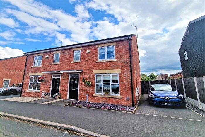 3 Bedroom Semi-Detached House To Rent In Charles Street, Stockport, SK1