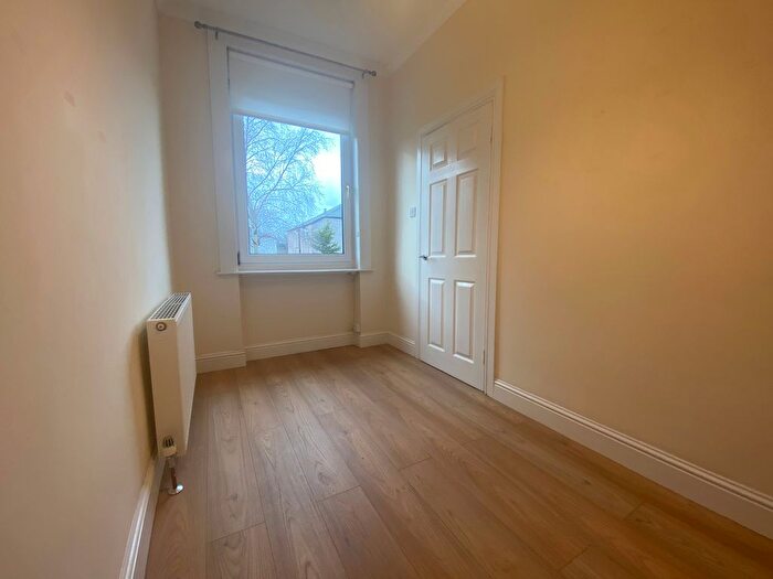 3 Bedroom Flat To Rent In Kilchattan Drive, Glasgow, G44