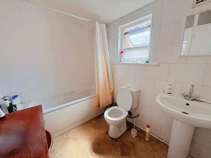 5 Bedroom Flat To Rent In Embleton Road, London, SE13