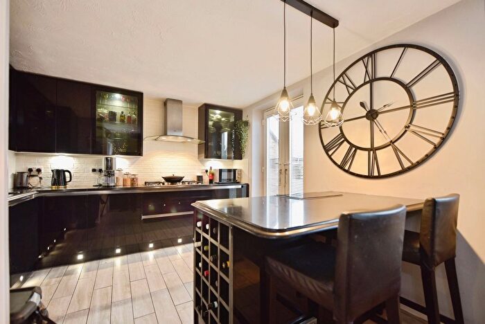 3 Bedroom Town House For Sale In Oxclose Park Way, Halfway, Sheffield, South Yorkshire, S20