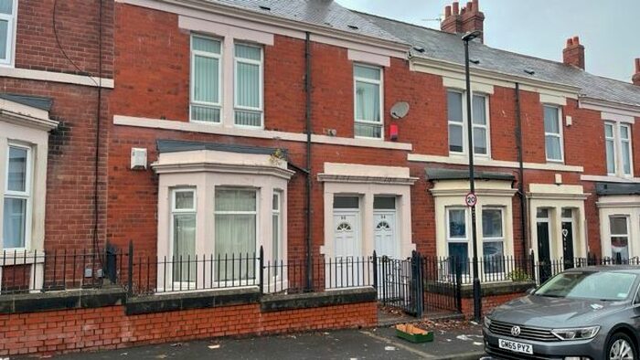 3 Bedroom Flat To Rent In Wingrove Gardens, Fenham, Newcastle Upon Tyne, NE4