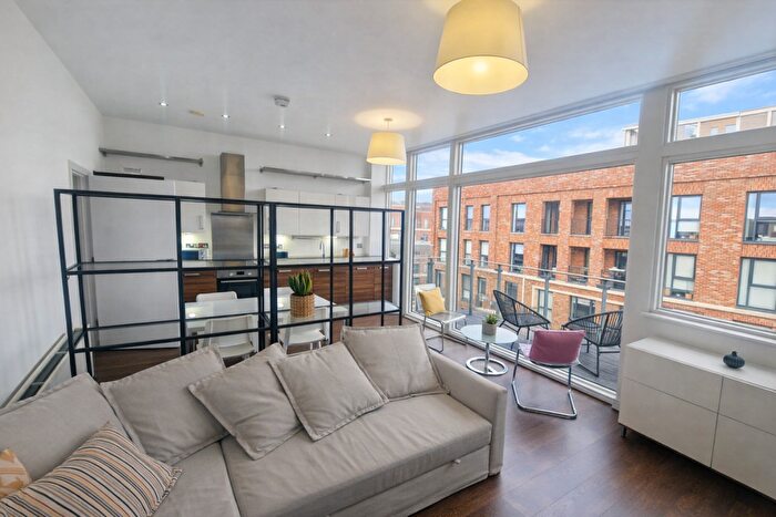 1 Bedroom Flat To Rent In Albany Road, Kennington, London, SE5