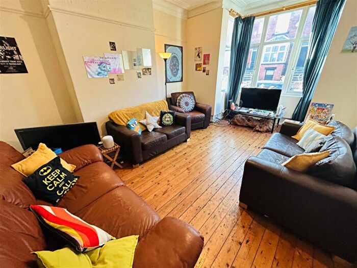 4 Bedroom Terraced House To Rent In Beechwood View, Burley Park, Leeds, LS4