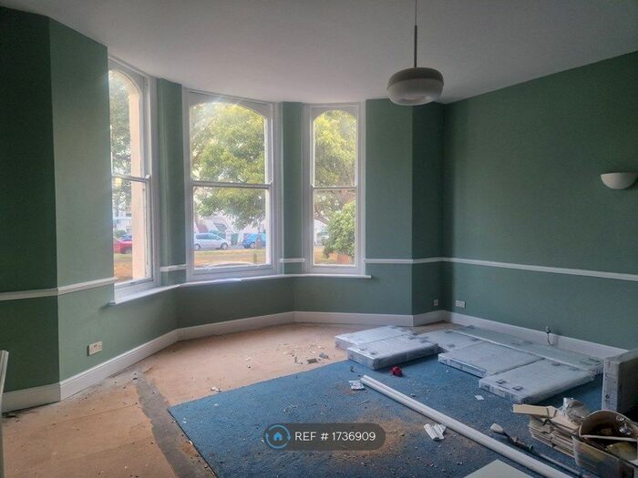 2 Bedroom Flat To Rent In Burley Court, Folkestone, CT20