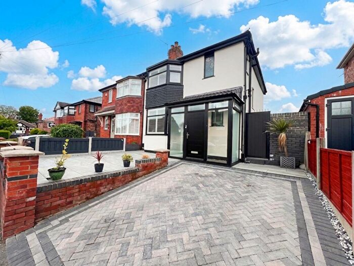 3 Bedroom Semi-Detached House For Sale In Dartford Avenue, Eccles, M30