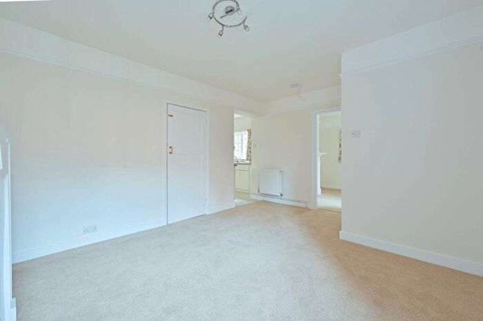 1 Bedroom Flat To Rent In Hollybanks, , Hemel Hempstead, HP3