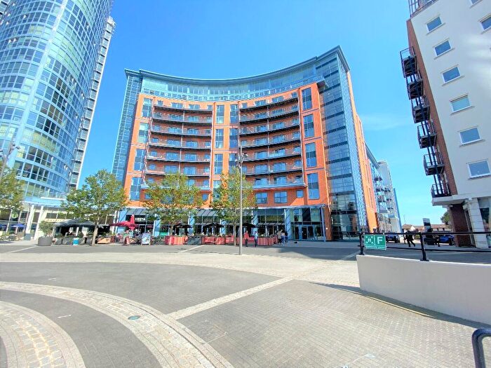 1 Bedroom Flat For Sale In The Crescent Builiding, Gunwharf Quays, Portsmouth, PO1