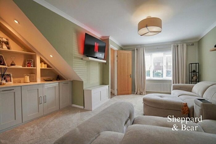 3 Bedroom Semi Detached House For Sale In Peckham Close, Cardiff, CF5