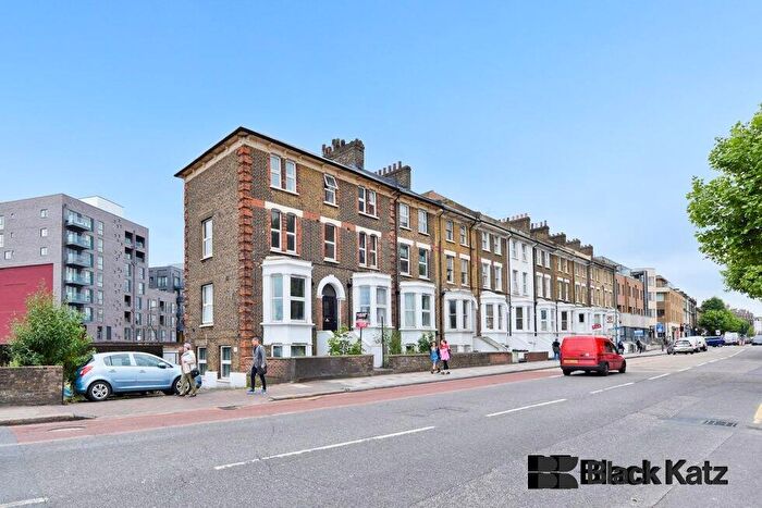 4 Bedroom Flat To Rent In St John's Hill, Clapham Junction, SW11
