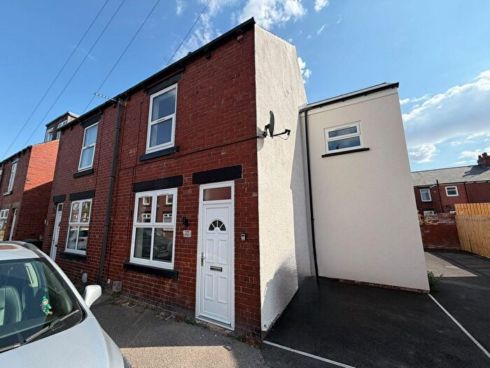 3 Bedroom Semi-Detached House To Rent In Filey Avenue, Royston, S71