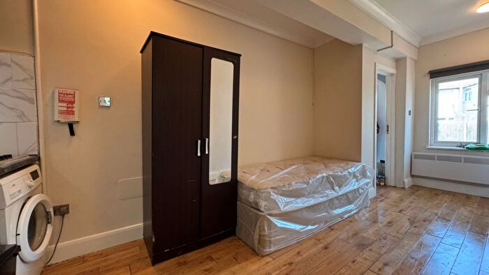 Studio To Rent In Fleetwood Road, Willesden Green, NW10