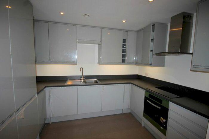 2 Bedroom Flat To Rent In High Street, High Street, Staines-Upon-Thames, Middlesex, TW18
