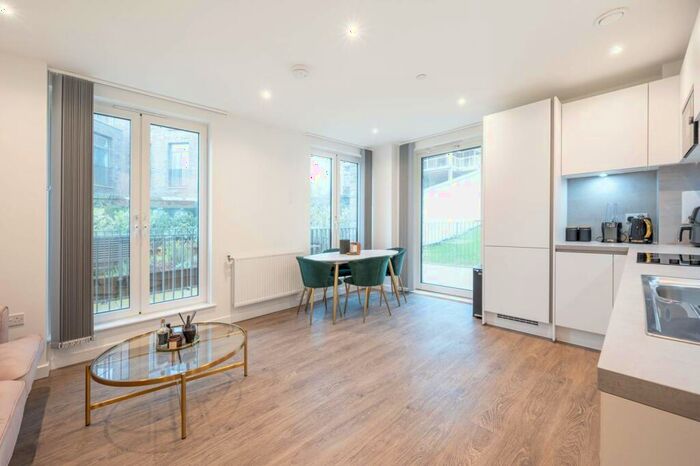 2 Bedroom Flat To Rent In Ridgeway Views, Mill Hill, London, NW7