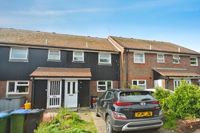 3 Bedroom Terraced House For Sale In Ellis Close, Arundel, BN18