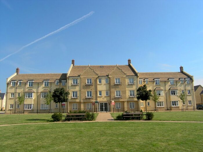 2 Bedroom Flat To Rent In Woodley Green, Witney, OX28