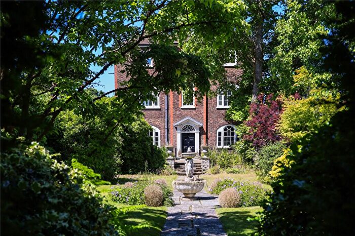 6 Bedroom Detached House To Rent In Hampton Court Road, East Molesey, KT8