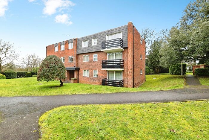 3 Bedroom Detached House For Sale In Parkmore Close, Woodford Green, IG8