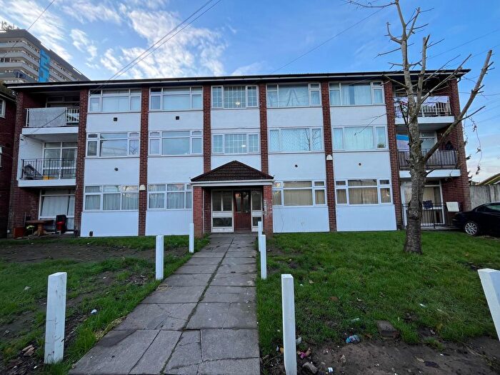 3 Bedroom Flat To Rent In Stuart Court, Bell Green, Coventry, CV6