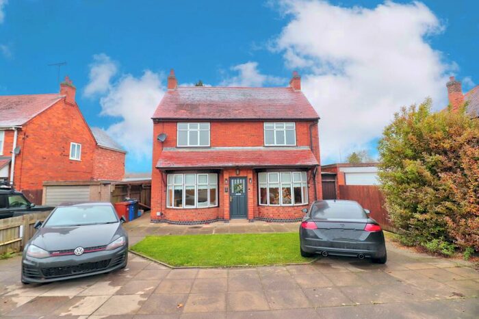 2 Bedroom Detached House For Sale In Lichfield Road, Burton-on-trent, DE13