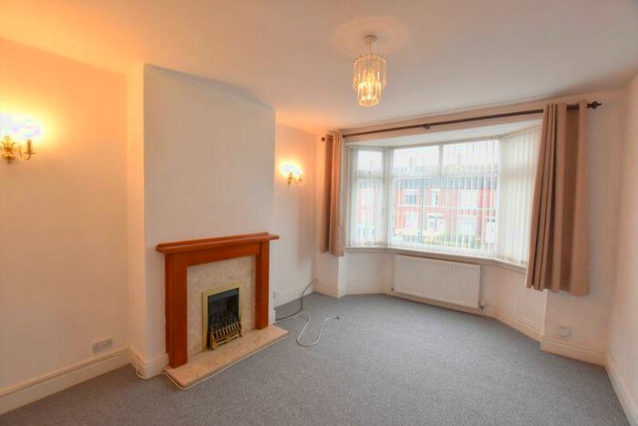 2 Bedroom Flat To Rent In Mitford Gardens, Newcastle Upon Tyne, NE13