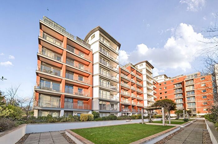 2 Bedroom Flat For Sale In Holland Gardens, Brentford, TW8