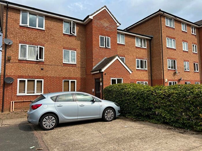 1 Bedroom Flat To Rent In Express Drive, Ilford, IG3