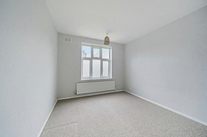 2 Bedroom Apartment For Sale In Trinity Road, London, N2