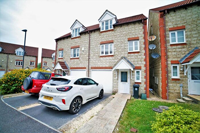 3 Bedroom Town House To Rent In Parade Court, Bristol, BS5