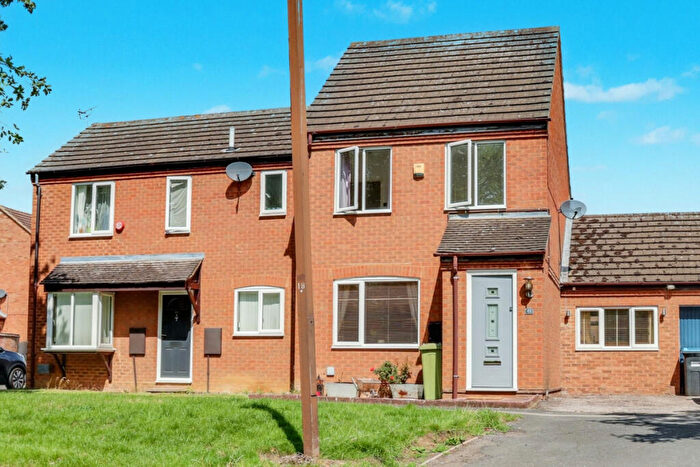 4 Bedroom Semi-Detached House For Sale In Broadway Avenue, Milton Keynes, MK14