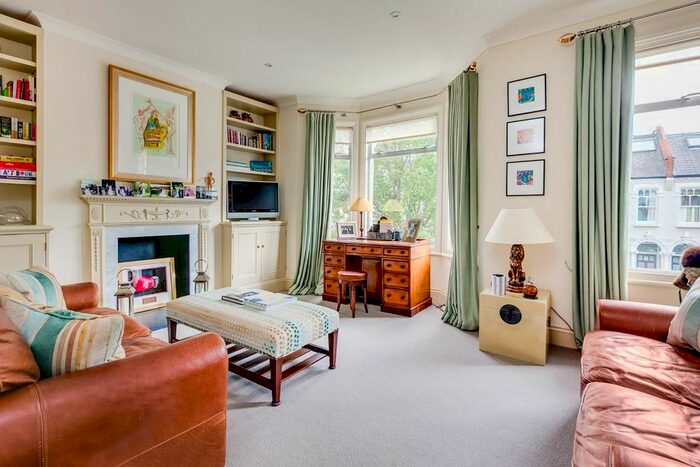 3 Bedroom Flat To Rent In Kenyon Street, London, SW6