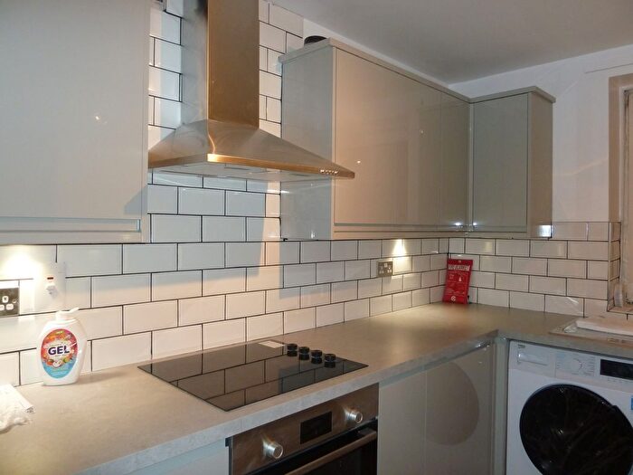 3 Bedroom Flat To Rent In Hoxton Street, London, N1