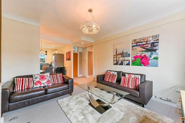 2 Bedroom Flat To Rent In Bushey Road, Raynes Park, SW20