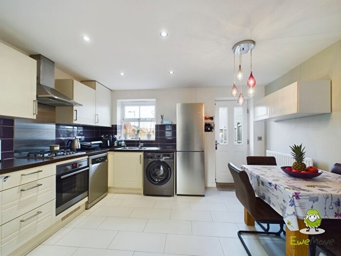 3 Bedroom Town House For Sale In Avington Way, Sherfield-On-Loddon, Hook, Hampshire, RG27