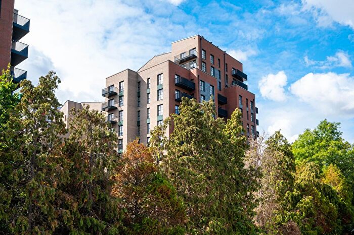 3 Bedroom Flat For Sale In Burlington Road, New Malden, KT3
