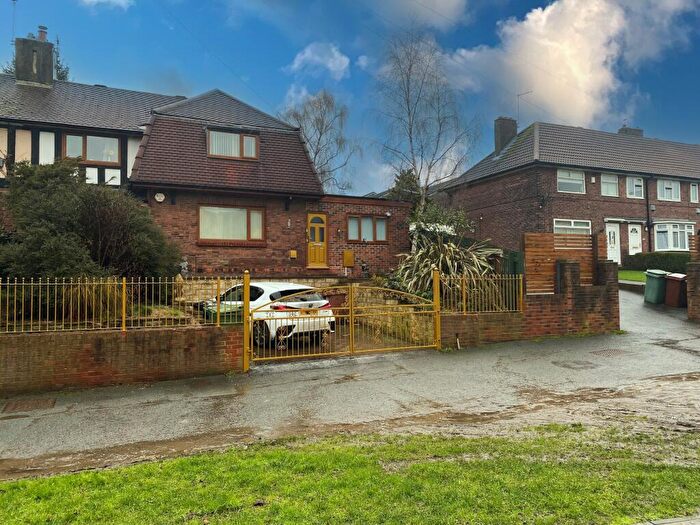 3 Bedroom Semi-Detached House For Sale In Stanningley Road, Leeds, LS13