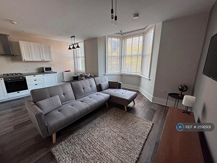 2 Bedroom Flat To Rent In Simonside Terrace, Newcastle Upon Tyne, NE6