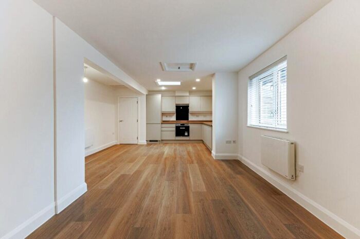 2 Bedroom Flat To Rent In West Way, Oxford, Oxfordshire, OX2